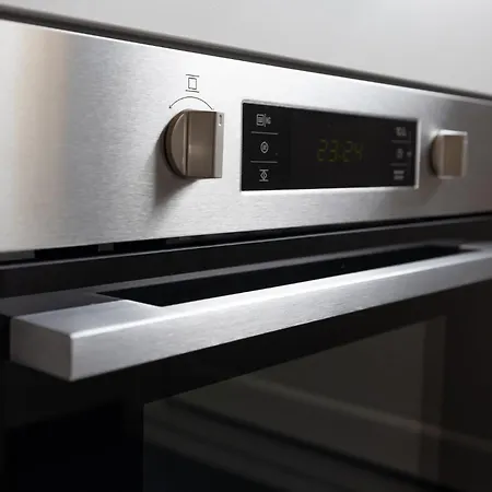 New Kitchen, Vibrant Close To Supermarket Apartment *