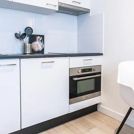 Apartment New Kitchen, Vibrant Close To Supermarket *