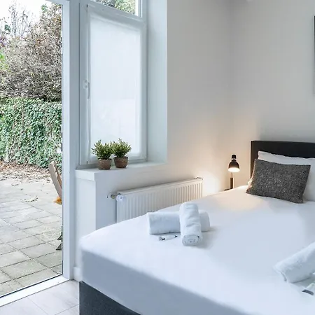 Lejlighed Fully Equipped Apartment, Lovely Bed *