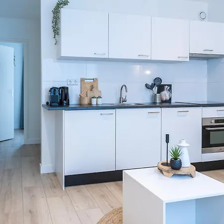 Fully Equipped Apartment, Lovely Bed איינדהובן