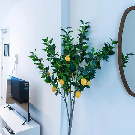 Fully Equipped Apartment, Lovely Bed * 에인트호번