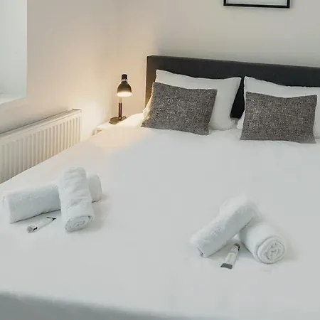 Fresh And Equipped Near Hotspots Appartement