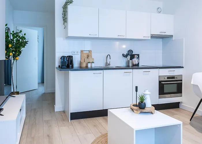 Fully Equipped Apartment, Lovely Bed Αϊντχόφεν